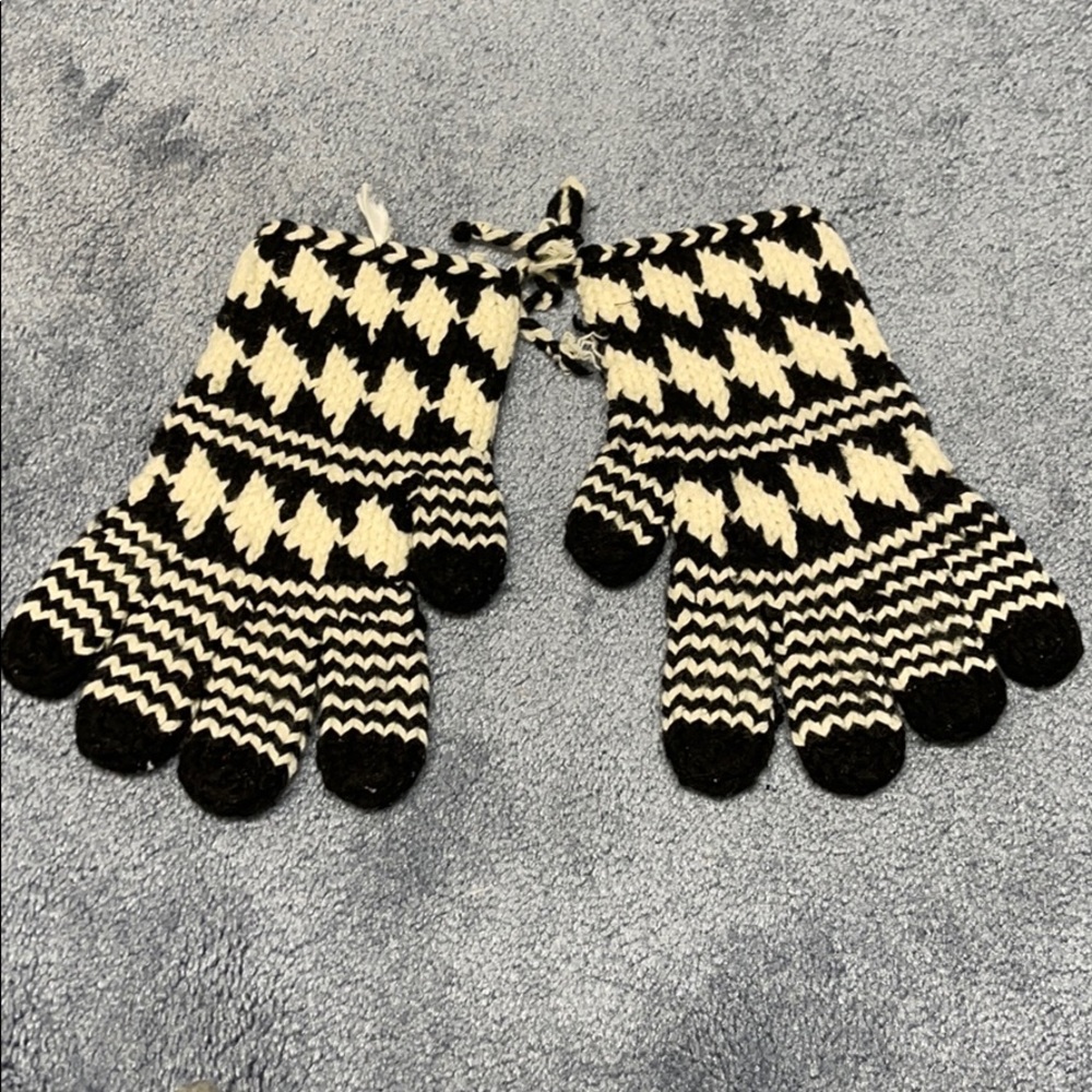 Black / Cream knit gloves